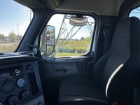 2020 Freightliner Cascadia 116 Ryder Stock ID: 244041 Transmission Type/Speed: AUTO 12 Engine: DIESE... (image 8)