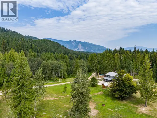 1750 Highway 23 South Highway S Revelstoke, British Columbia in Houses for Sale in Revelstoke - Image 9