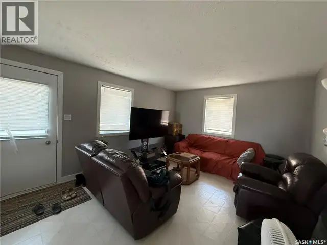 112 1st AVENUE W Kindersley, Saskatchewan in Houses for Sale in Saskatoon - Image 6