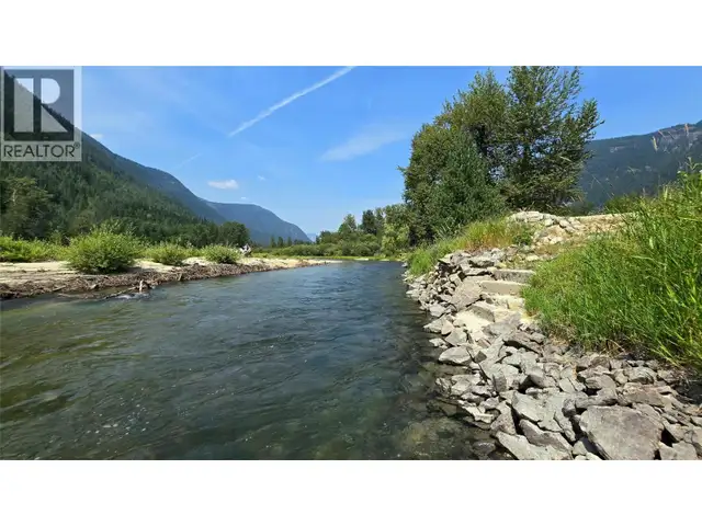 6 Highway Lot# B Crescent Valley, British Columbia in Land for Sale in Nelson - Image 3