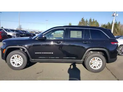 QUICK ORDER PACKAGE 23A LAREDO -inc: Engine: 3.6L V6 24V VVT UPG I w/ESS Transmission: 8-Speed Autom...