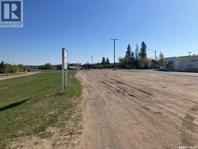 201 Railway AVENUE E Nipawin, Saskatchewan in Land for Sale in Nipawin - Image 4