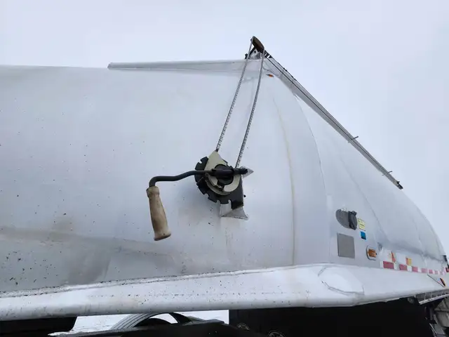 2002 Beall Super B-Train Hopper/Grain/Tri-Tri axles in Heavy Equipment in Barrie - Image 28