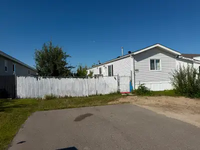 Economically priced, enjoy NO lot rent fees & County property taxes on this 3 bedroom & 2 bathroom m...