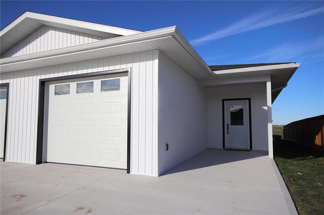 221 3rd Avenue NW Carman, Manitoba in Houses for Sale in Portage la Prairie