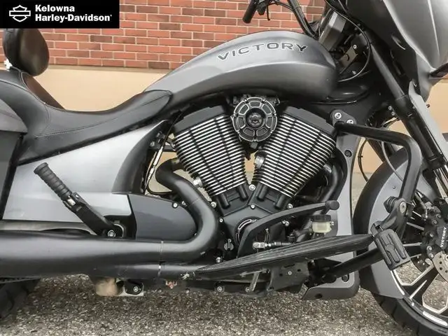 2016 Victory Motorcycles Magnum X-1 Stealth Edition in Sport Touring in Kelowna - Image 11