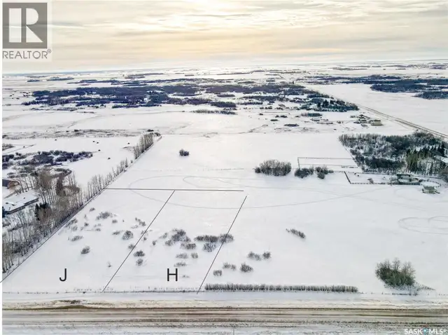 Isle Acreage 2.5 J Vanscoy Rm No. 345, Saskatchewan in Land for Sale in Saskatoon - Image 4