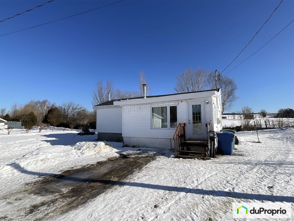 $120,000 - Cottage for sale in Armagh — photo 1