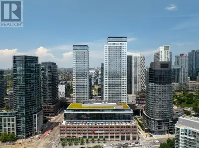 Stunning unit at The Lakefront! One of the most luxurious Buildings Downtown. Unobstructed CN Tower...