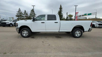 This 2025 RAM 2500 TRADESMAN CREW CAB 4X4 has the following options Hd Vinyl 40/20/40 Split Bench Se... (image 9)