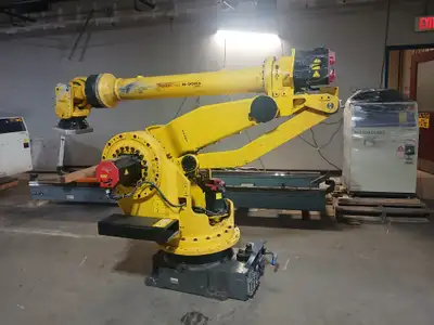 FANUC ROBOTICS M-900iA 260L Heavy-duty FANUC M-900iA/260L industrial robot mounted on a genuine FANU...