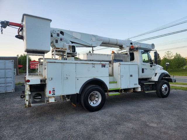 2004 International 7300 4x4 Bucket Truck in Other in New Glasgow - Image 4