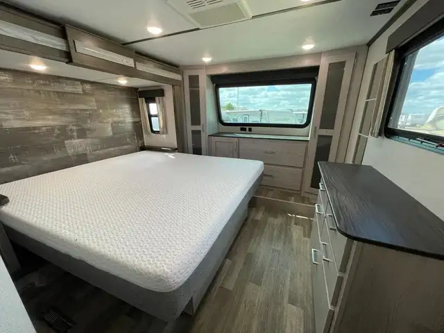 2020 Keystone 334BH in Travel Trailers & Campers in Edmonton - Image 18