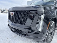 | 55 HD Curved Display | AKG 38-Speaker Audio | Super Cruise | Panoramic Sunroof | Semi-Aniline Leat... (image 2)