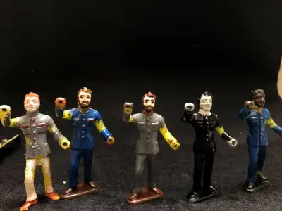 Nice collection of 5 MPC plastic army figures in high collar uniform, very cool two have beards, two...