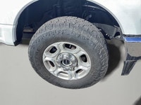 This Ford Super Duty F-250 SRW boasts a Intercooled Turbo Diesel V-8 6.7 L/406 engine powering this... (image 9)