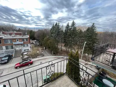 SUPERBE 4.5 BÉTON ENTIEREMENT RÉNOVÉ, EN FACE DU PARC LA VISITATION, LES ENTRÉES LAVEUSE ET SÉCHEUSE...