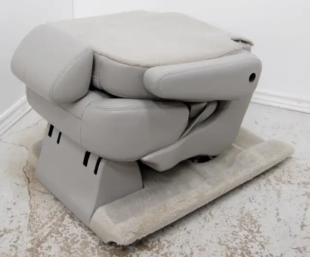 Chevy Truck Tahoe 2nd Row Bucket Seats Suburban Yukon XL Denali in Other Parts & Accessories in St. Catharines - Image 10