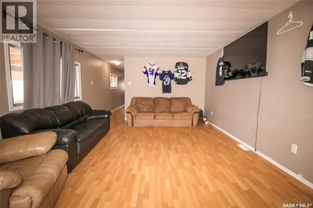 513-515 2nd AVENUE S Simmie, Saskatchewan in Houses for Sale in Swift Current - Image 6