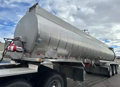 Welcome to Edmonton Equipment Rentals and Sales Ltd Air Ride Suspension Air Brakes Aluminum Wheels 1...