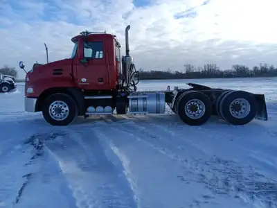 445HP MACK MP8, 112 SPD M DRIVE, 22.5" TIRES, ALUMINUM WHEELS, 4X4 DIFF LOCKS, 3:58 GEAR RATIO, 12,5...