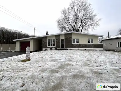 Charmant bungalow à aire ouverte, garage détaché, grand terrain, terrasse 12x12 - 4 chambres Près de...