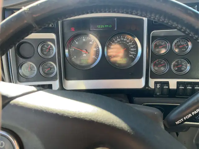 2016 Kenworth T800 in Heavy Trucks in Calgary - Image 14