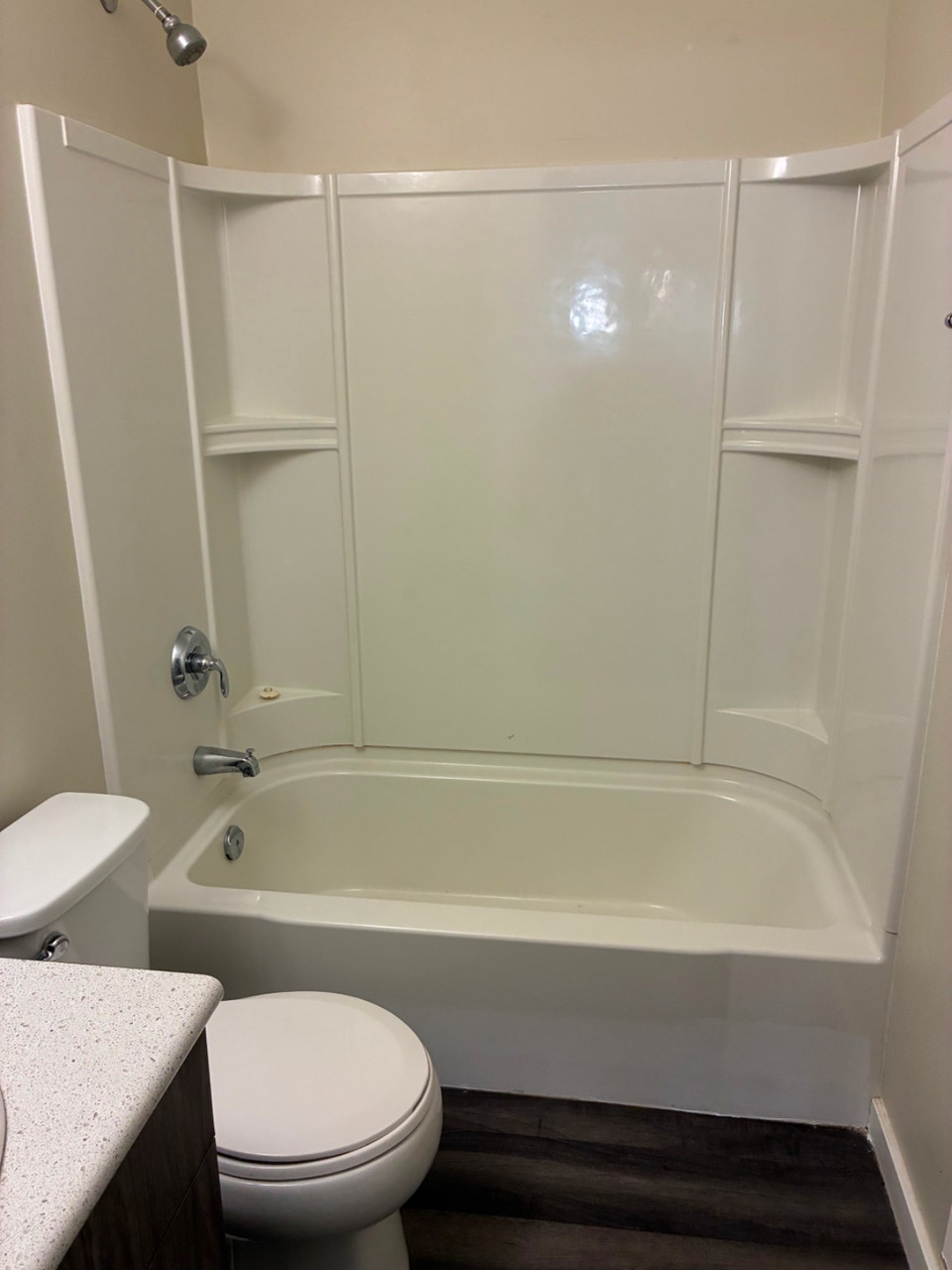 Renovated 2 bedroom, 2 bathroom in desirable Crescentwood 5