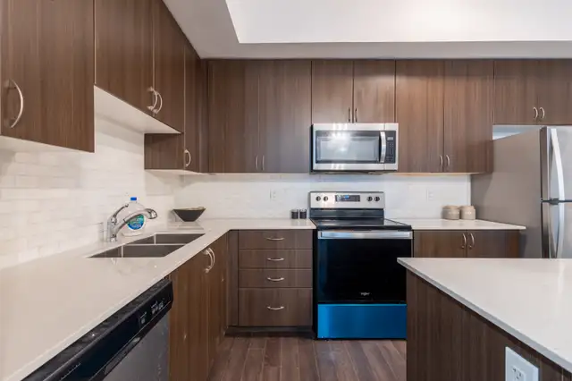 3+1Br 3Bath 1195 SF Condo Townhouse, Vaughn (N12159254) in Houses for Sale in Mississauga / Peel Region - Image 5