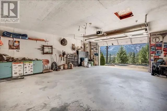 7465 Broadwater Road Castlegar, British Columbia in Houses for Sale in Nelson - Image 39