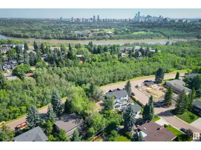 Nestled in the desirable residential area of VALLEYVIEW Crescent,this unique home is ready for your...