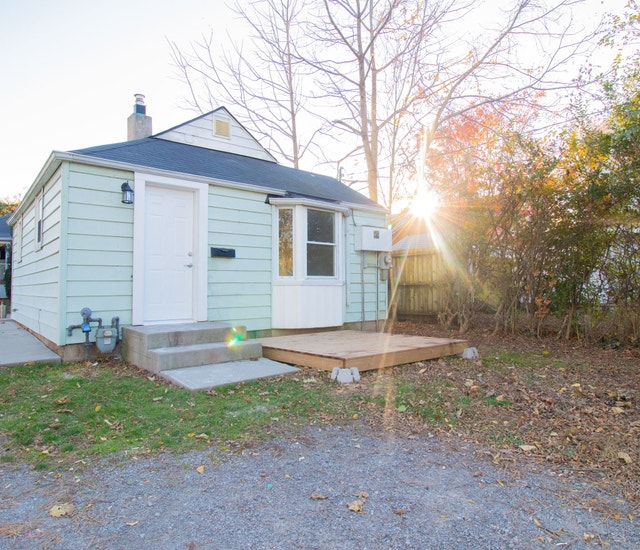 **COZY** 1 BEDROOM HOUSE IN ST.CATHARINES!!! Long Term Rentals St