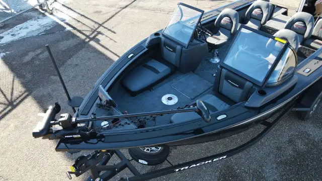 2025 TRACKER Targa V19 Combo TE Aluminum Fishing Boat in Powerboats & Motorboats in Vernon - Image 17