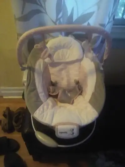 Baby seat for 0 to 6 Months or 20pounds in excellent shape bought it only a couple of months ago Ori...