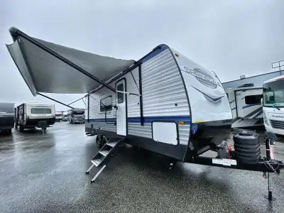 Keystone Springdale travel trailer 220MLWE highlights: Booth Dinette 16' Awning Semi-Private Front B...