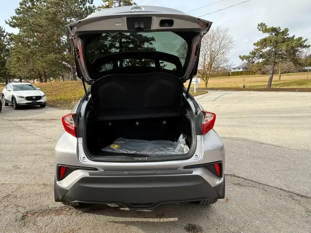 2020 Toyota C-HR Limited LIMITED| NO ACCIDENTS| LOW KM in Cars & Trucks in Markham / York Region - Image 37