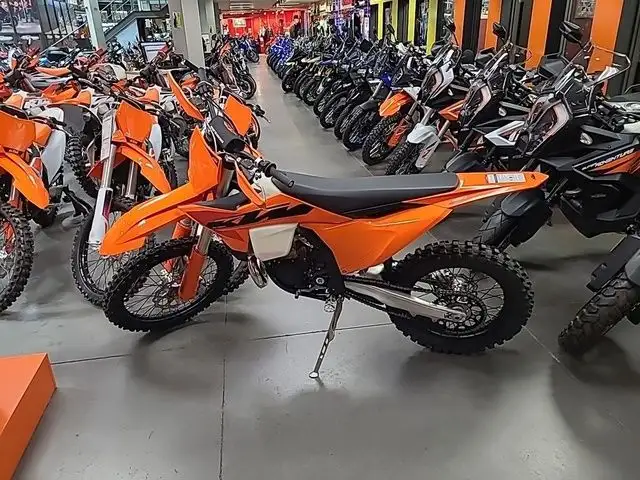2025 KTM XC 250 in Dirt Bikes & Motocross in Calgary - Image 10