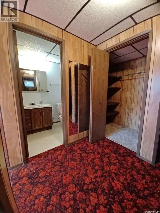 113 5th AVENUE Gravelbourg, Saskatchewan in Houses for Sale in Moose Jaw - Image 37