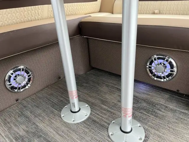 2022 Sweetwater SW 2286 Single Flip Lounge in Sport Touring in Sault Ste. Marie - Image 48