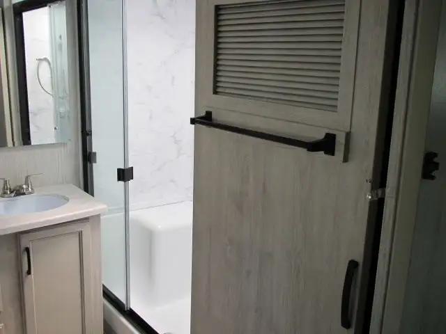 2023 SIERRA 391 FLRB-NEW LOADED FRONT LIVING-ON SALE $99,999!  in Travel Trailers & Campers in Ottawa - Image 33