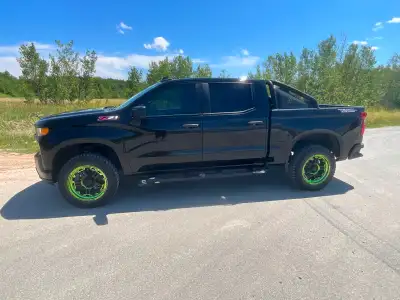 I am selling my 2021 Chevrolet Silverado 1500 Custom Trail Boss. This truck is a rare find in this t...