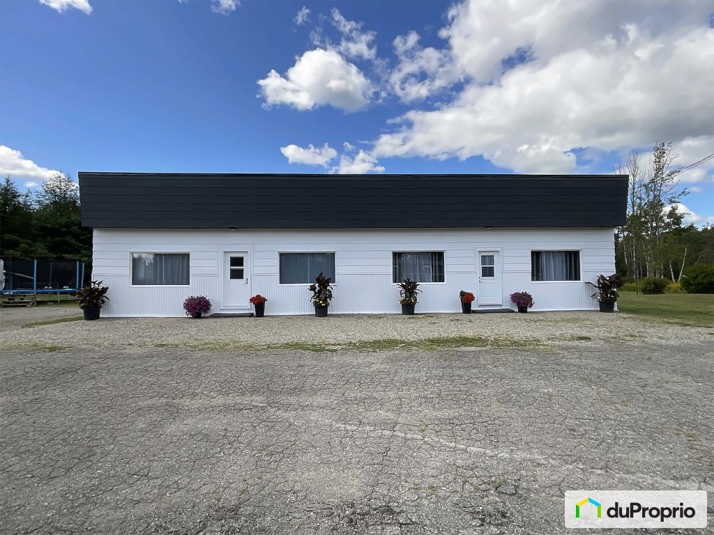 $194,500 - Country home for sale in St-Just-De-Bretenieres — photo 1