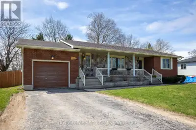 All brick bungalow with covered front porch in a family friendly neighbourhood in Allenford. The 152...