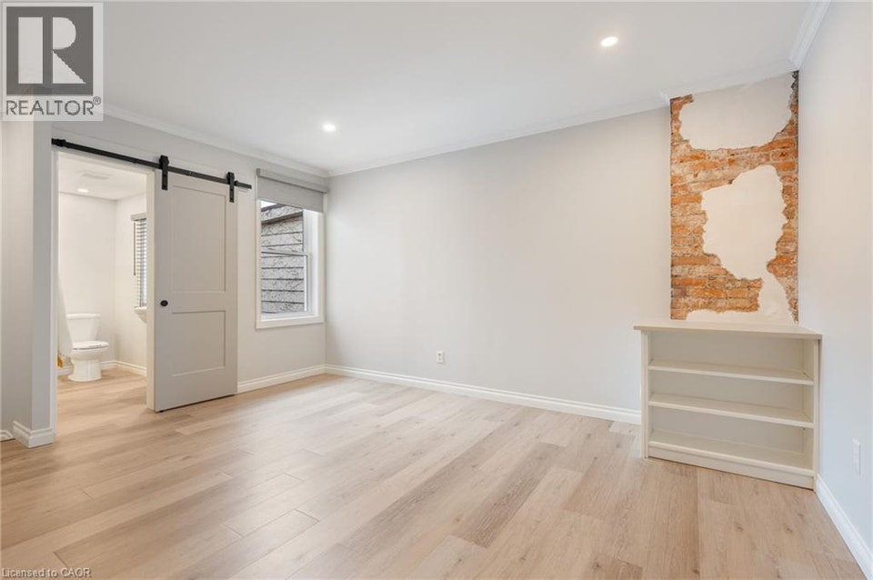 345 MACNAB Street N Unit# upper Hamilton, Ontario 3