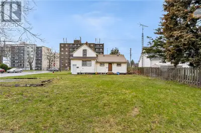 ATTENTION INVESTORS AND FIRST TIME BUYERS, fully vacant LEGAL DUPLEX. Choose your own tenants and ma...
