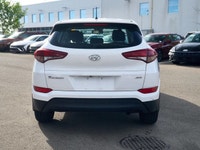 This Hyundai Tucson boasts a Regular Unleaded I-4 2.0 L/122 engine powering this Automatic transmiss... (image 3)