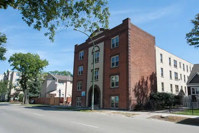 370 Stradbrook Avenue - One-Bedroom Suite (Type B) Apartment for