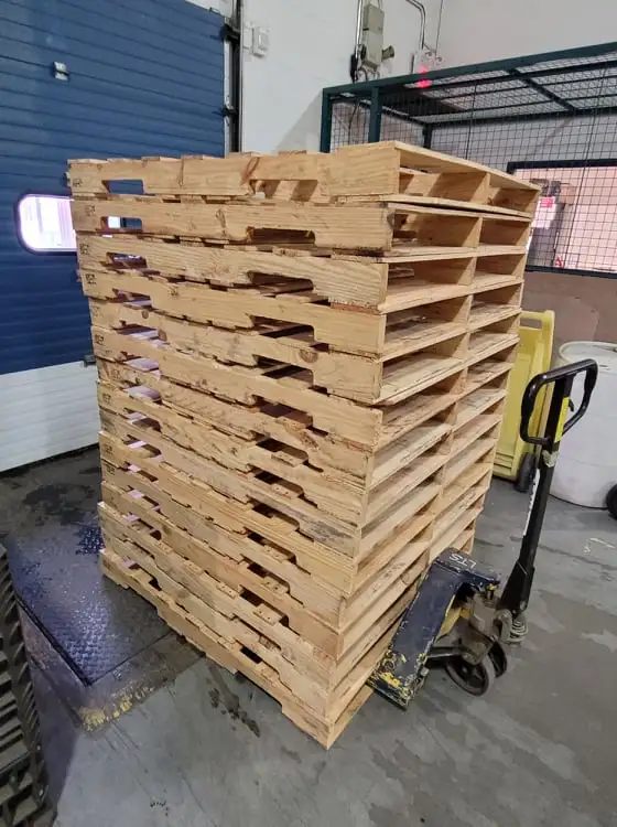 for sale IN STOCK ready now 48 x40 four way pallets wood plastic in Outdoor Tools & Storage in Mississauga / Peel Region - Image 5