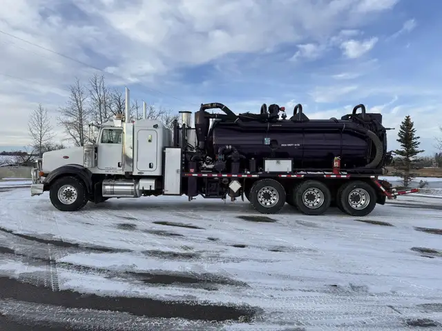 2005 PETERBILT 378 in Heavy Trucks in Saskatoon - Image 9