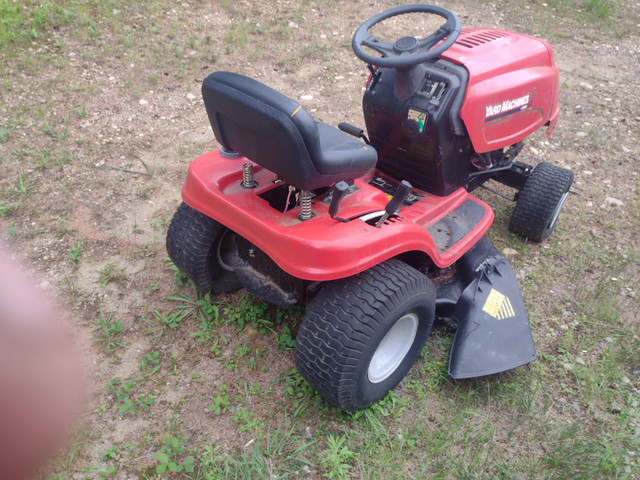 Tracteur gazon YARDMACHINE 15.5 hp 42'' de coupe pour bricoleur dans Tondeuses et souffleuses  à Laval/Rive Nord - Image 3